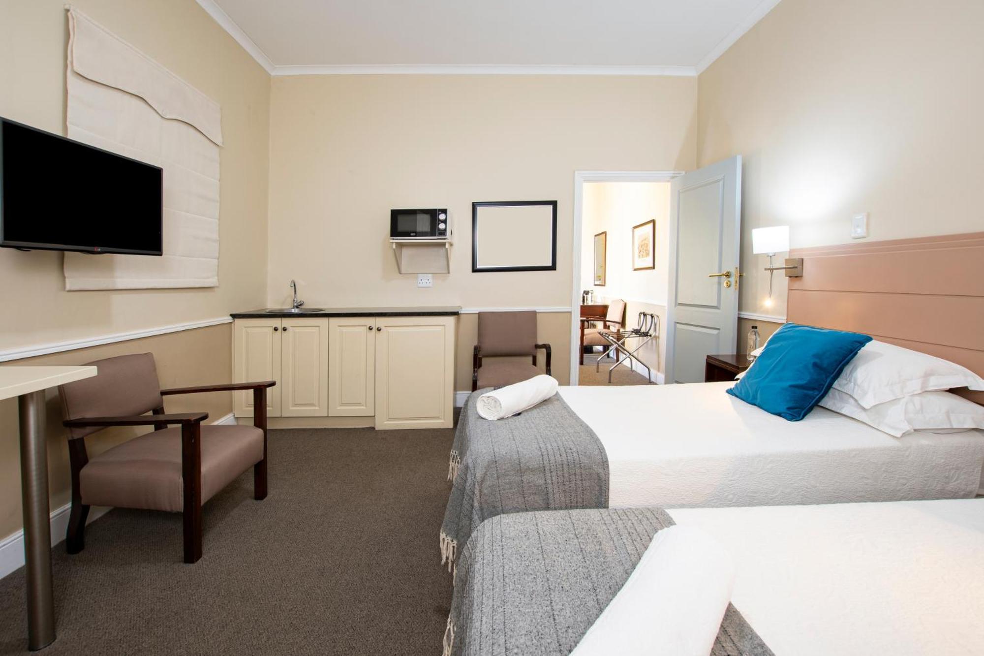 Queen'S Hotel By Bon Hotels Oudtshoorn Kültér fotó