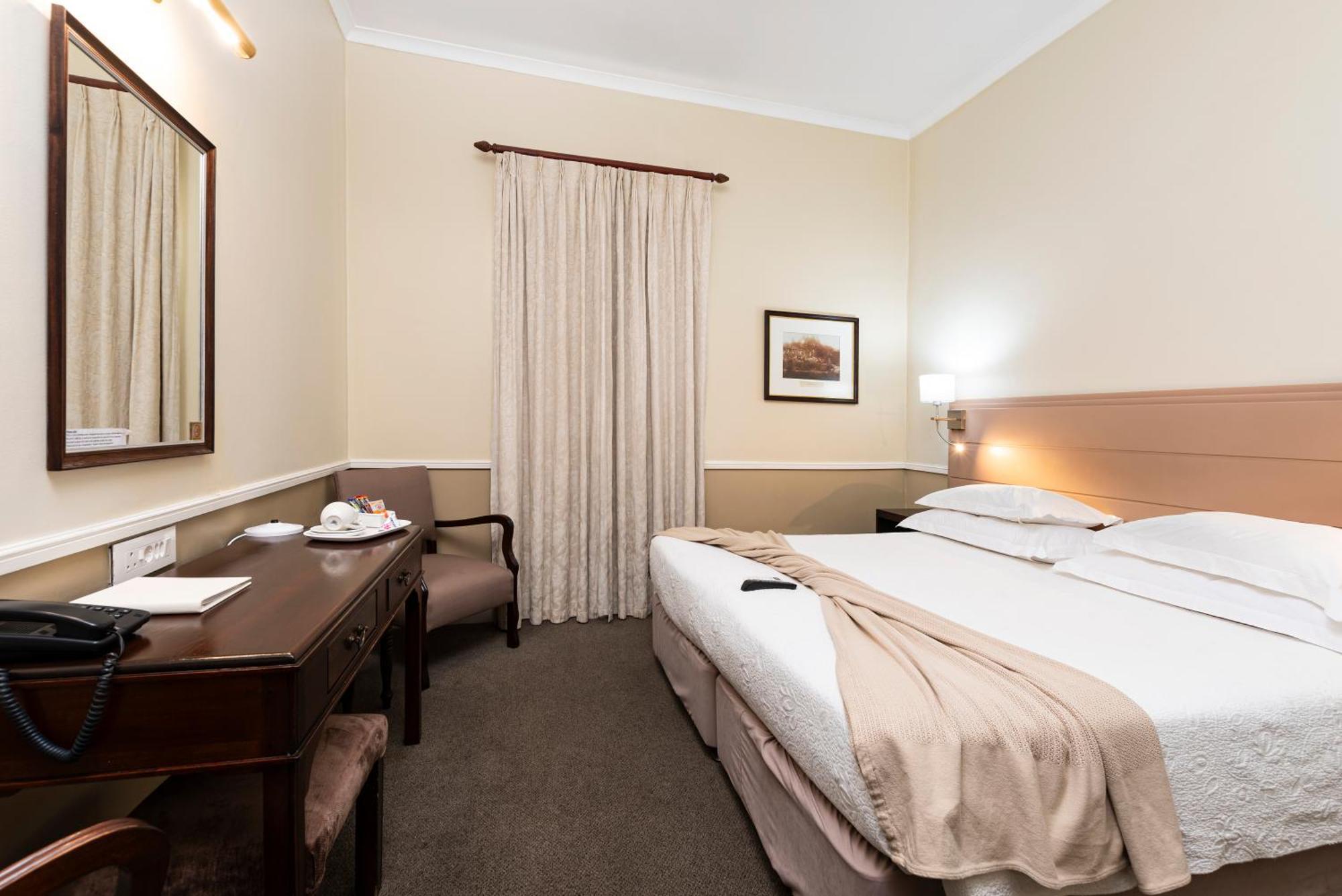 Queen'S Hotel By Bon Hotels Oudtshoorn Kültér fotó