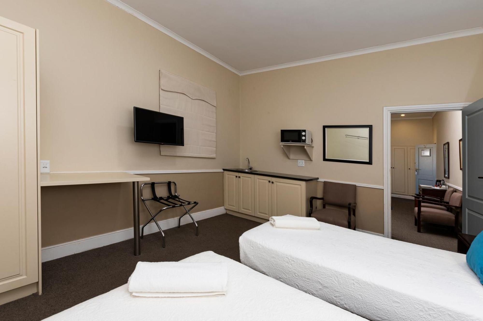 Queen'S Hotel By Bon Hotels Oudtshoorn Kültér fotó