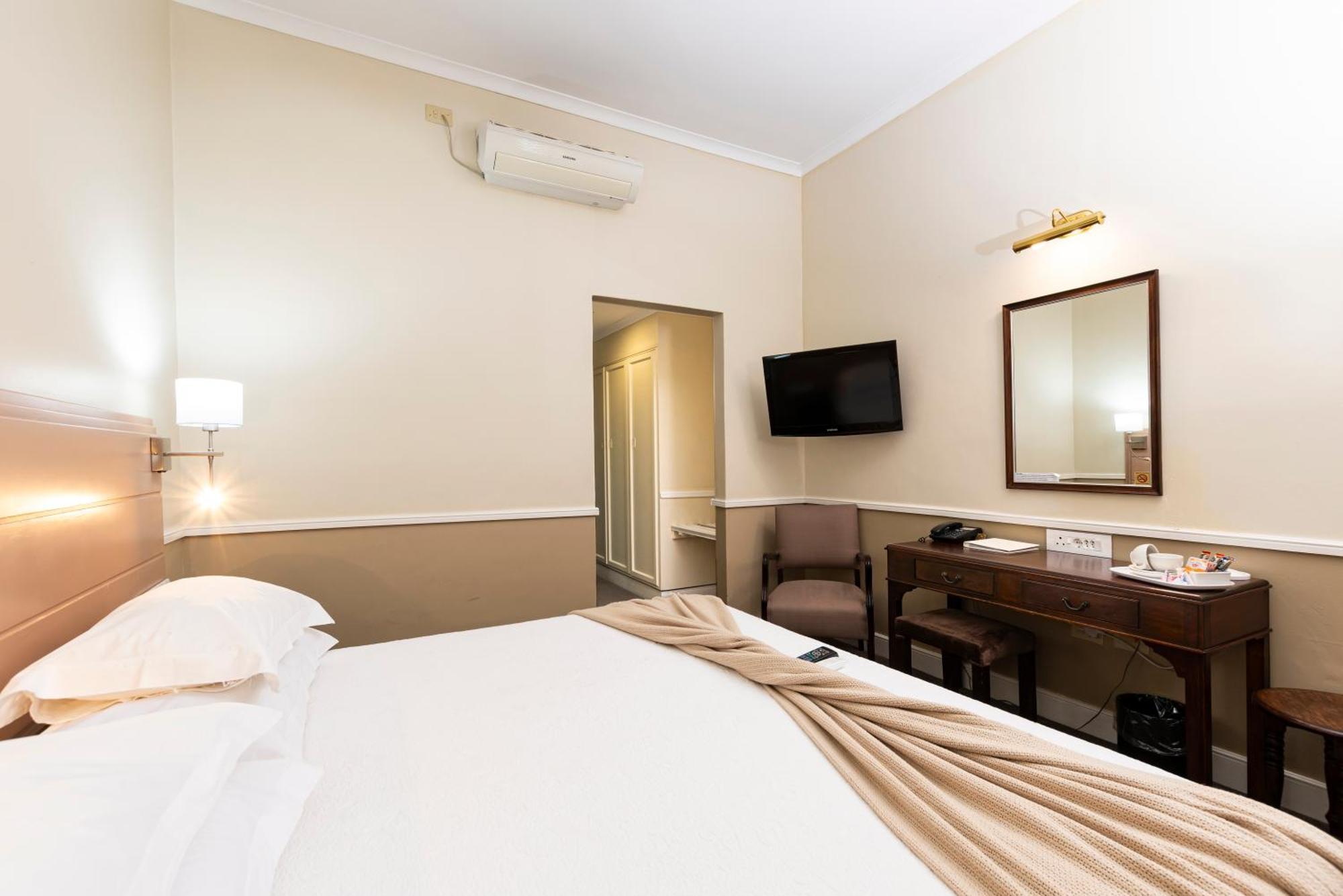 Queen'S Hotel By Bon Hotels Oudtshoorn Kültér fotó